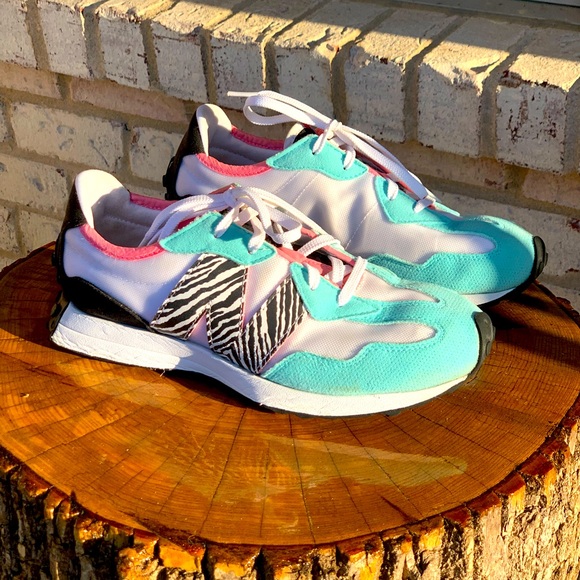 New Balance Other - NEW BALANCE 327 BIG KID 'ZEBRA' SZ 6.5